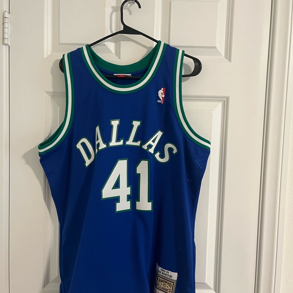 Mitchell & Ness Blue Dallas Nowitzki Basketball Jersey